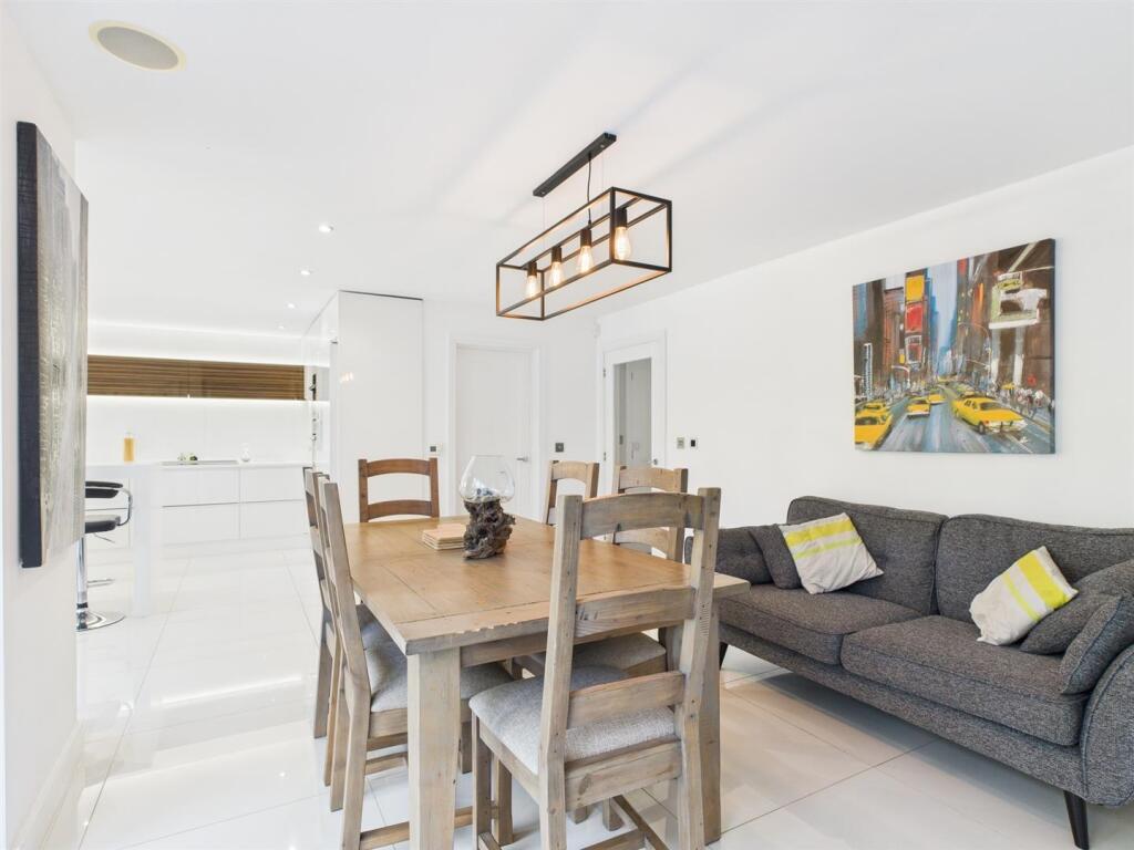 Living Kitchen/Dining Room