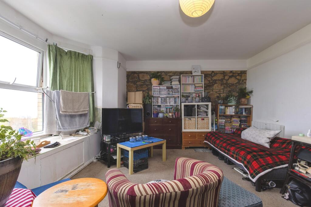 Flat 6 Lounge Area