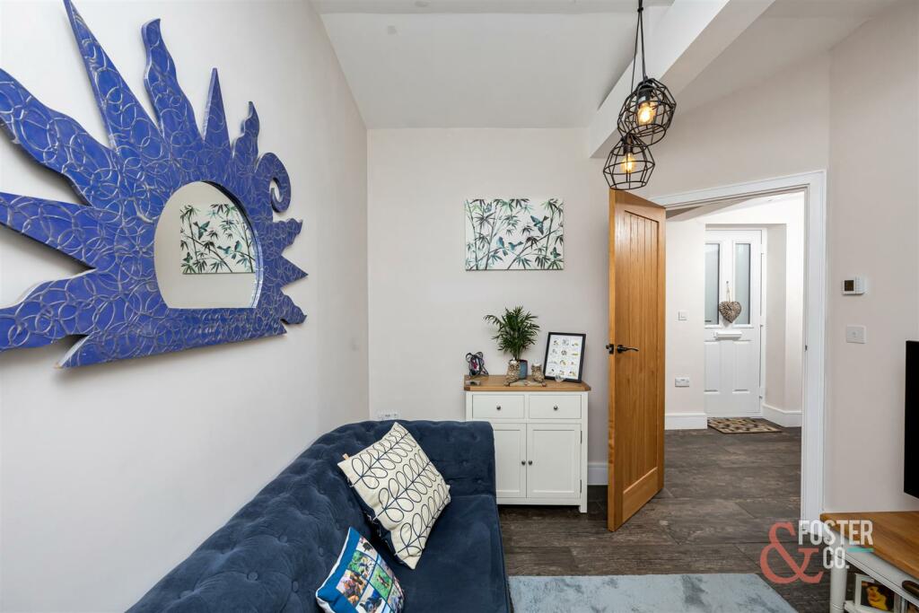 High Street, Skyview Cottage-004.jpg