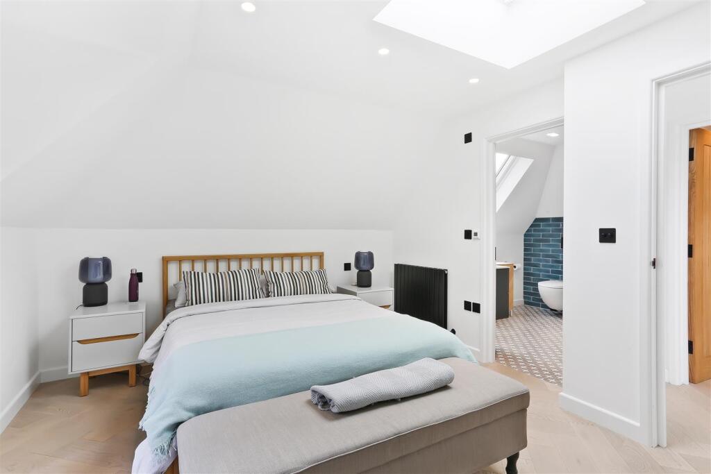 1249733894 - 43 Green Curve, SM7 - 25.jpg