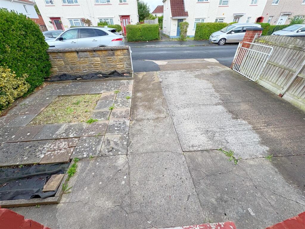 Front garden and driveway.jpg