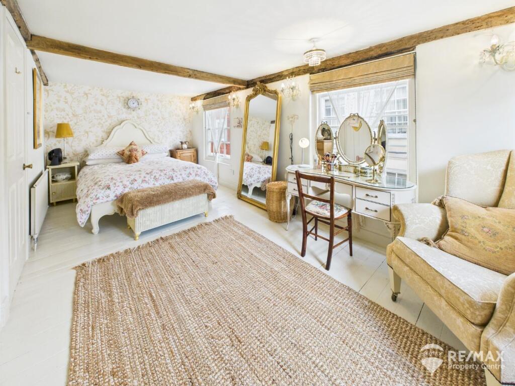 Master Bedroom.jpg