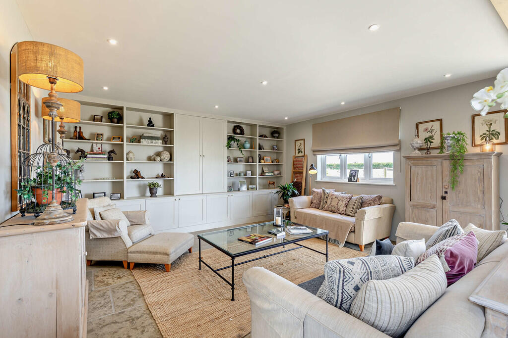 8644635-interior0...