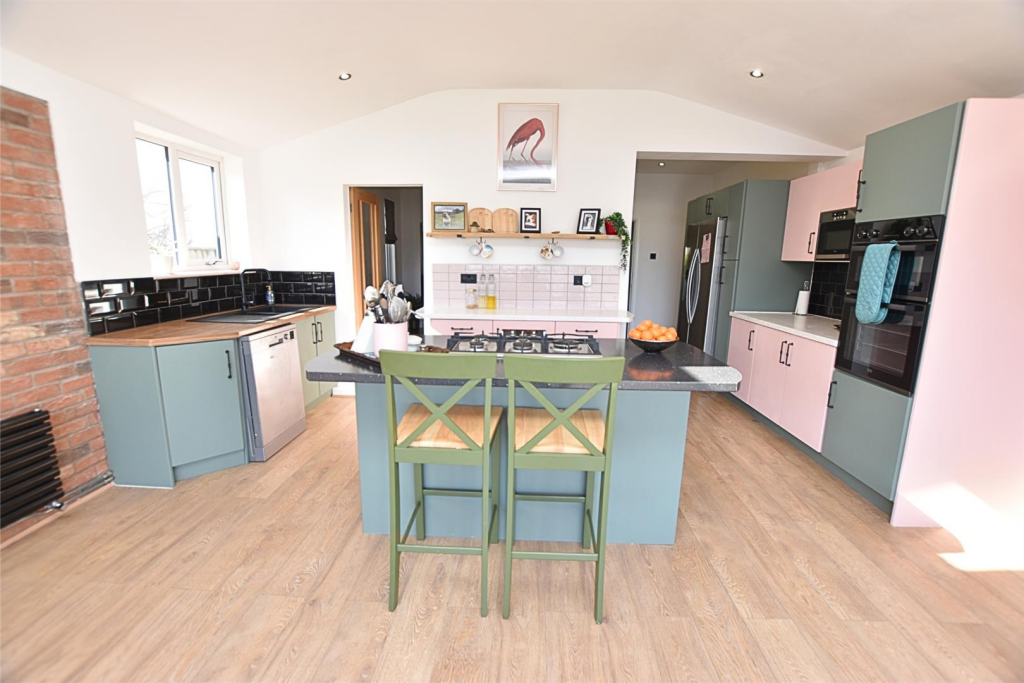 LIVING KITCHEN DINER