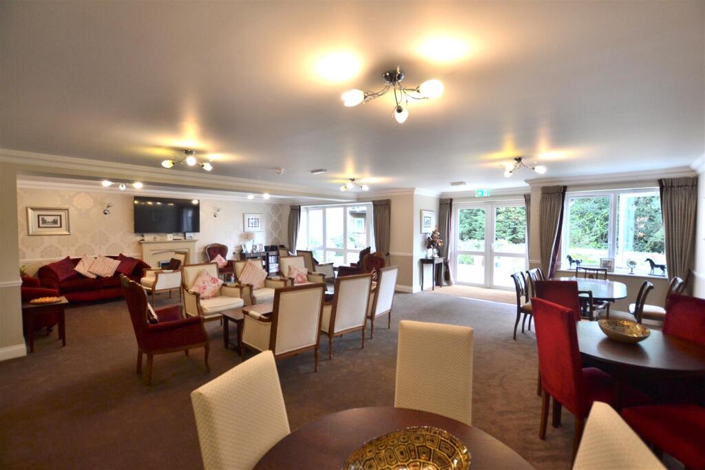 Communal Living Room.JPG