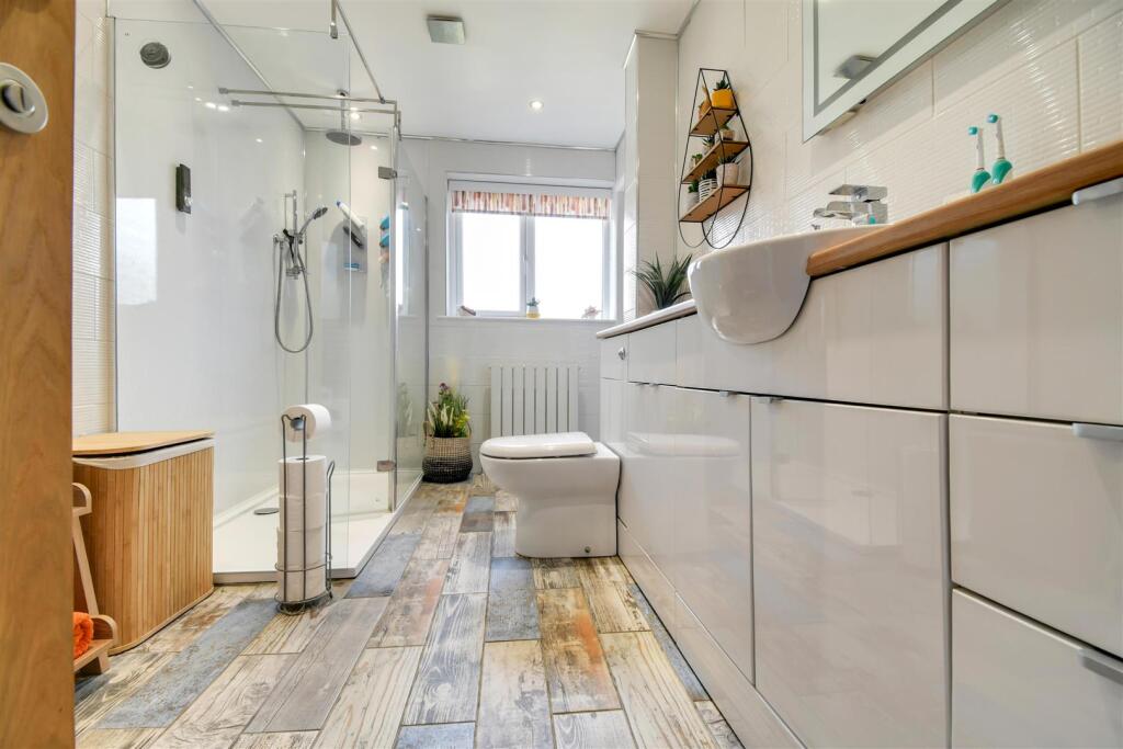 En-Suite/family bathroom