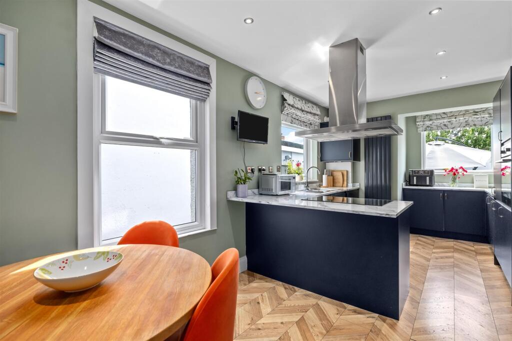 Kitchen/Breakfast Room