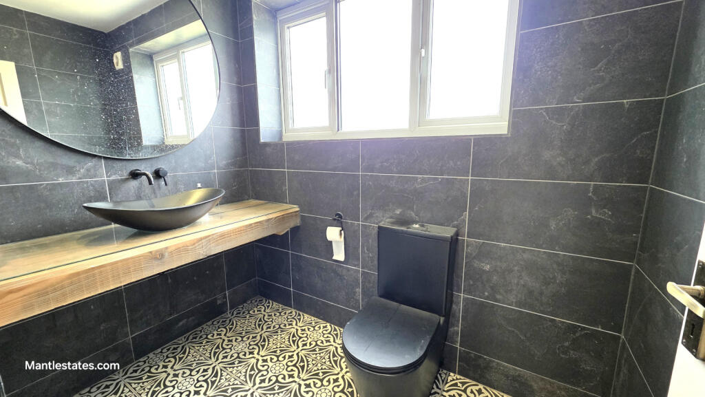 WATER CLOSET