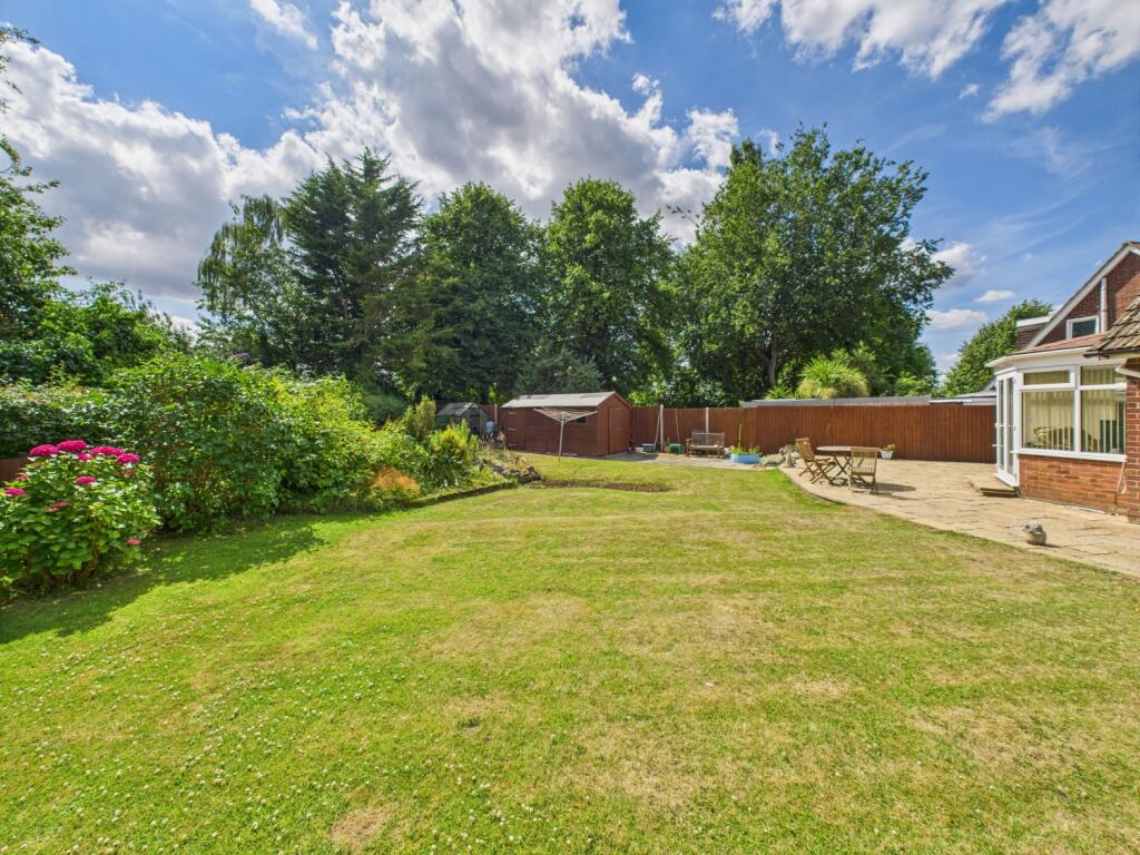 15. CAM04922G0-PR0051-STILL017