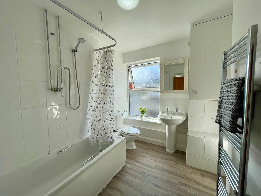 22 Grace Street - Bathroom.jpeg