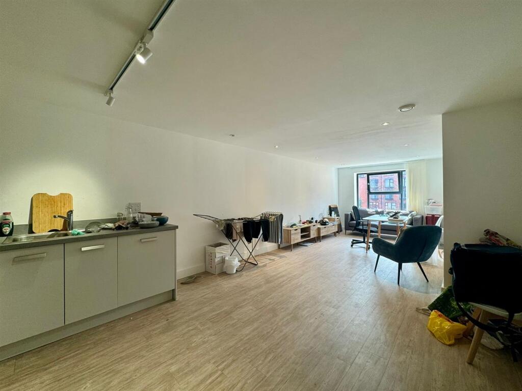 Living room pic 2.jpeg
