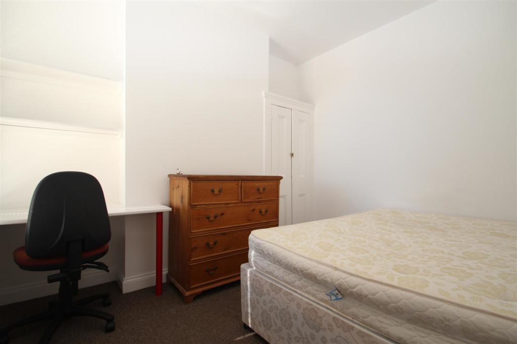 104 manners Bed4.JPG