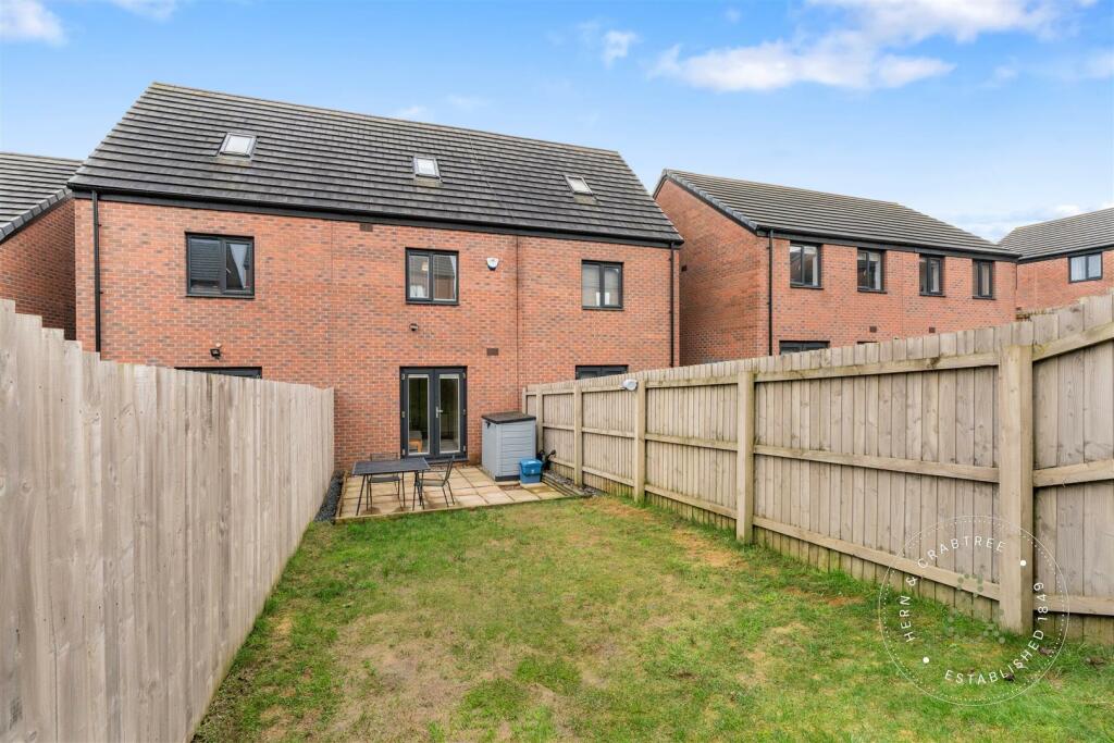 Rees Drive, HernCrabtree (8).jpg