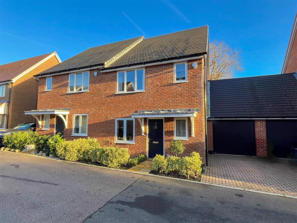 Spring Close, Horam, Heathfield TN21 0FZ