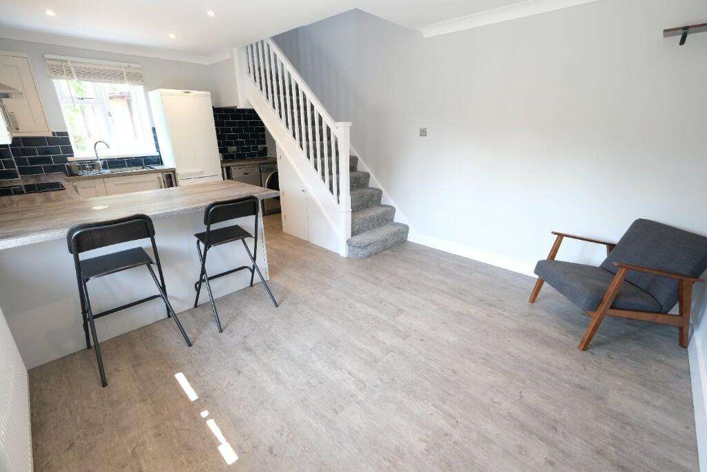 OPEN PLAN ROOM