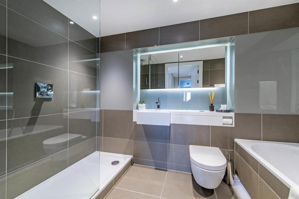 Bathroom 2.jpg
