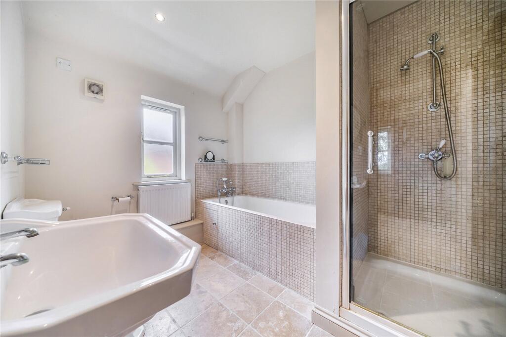 Bedroon One Ensuite