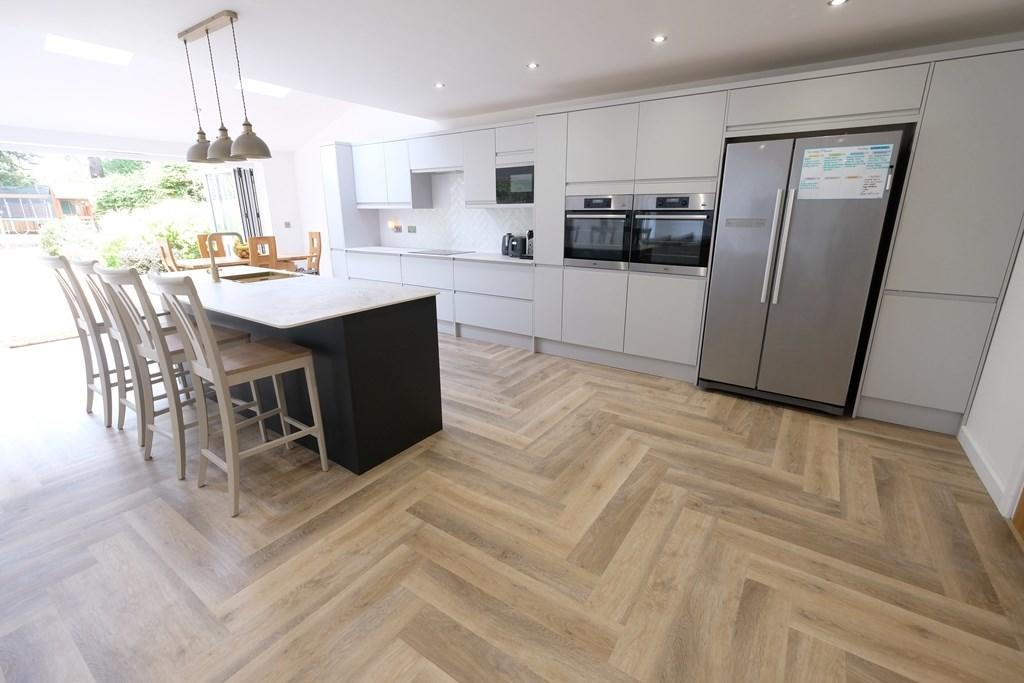 OPEN PLAN ROOM