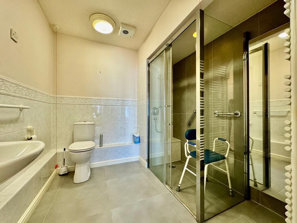 8 Alston Court ba...