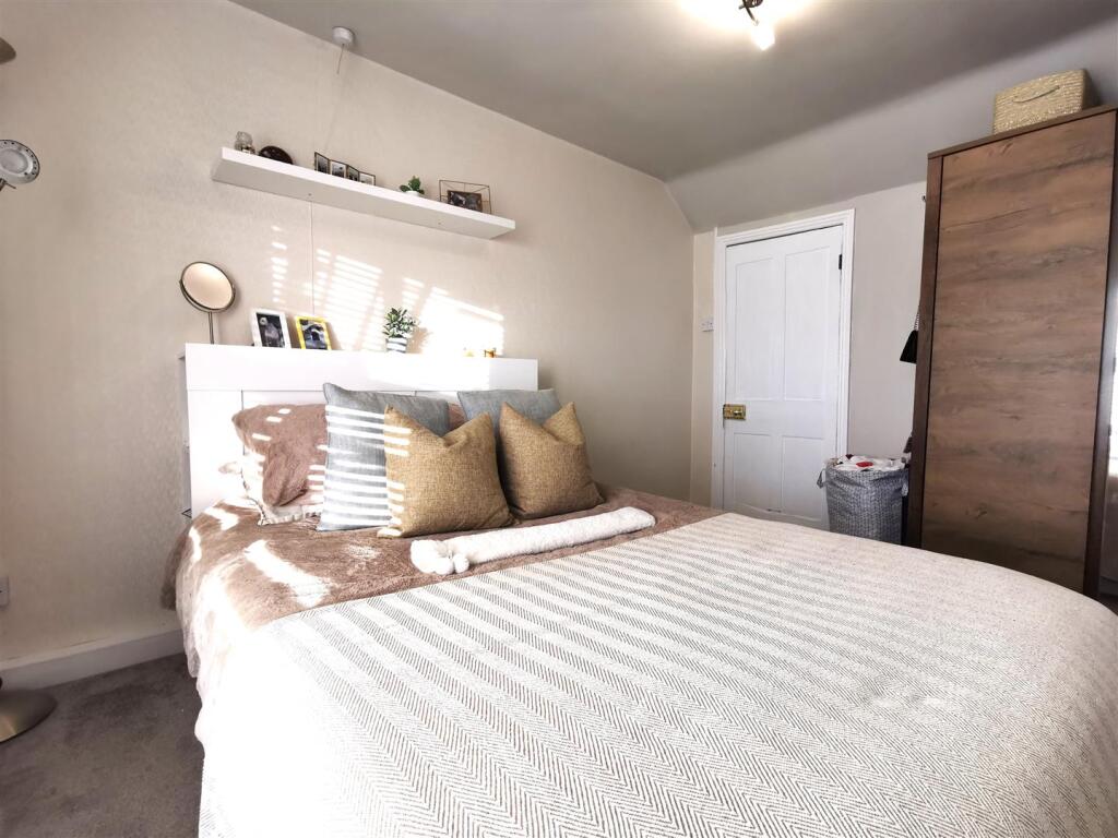 bedroom 2 3.jpg