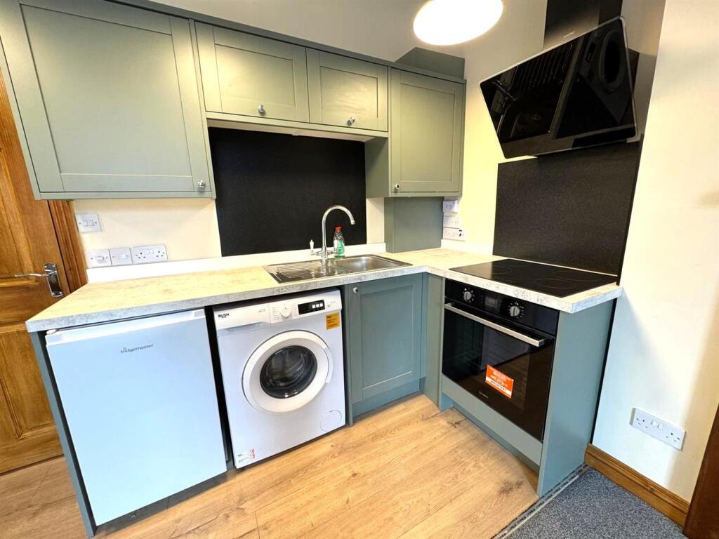 Kitchen Area Pic 2