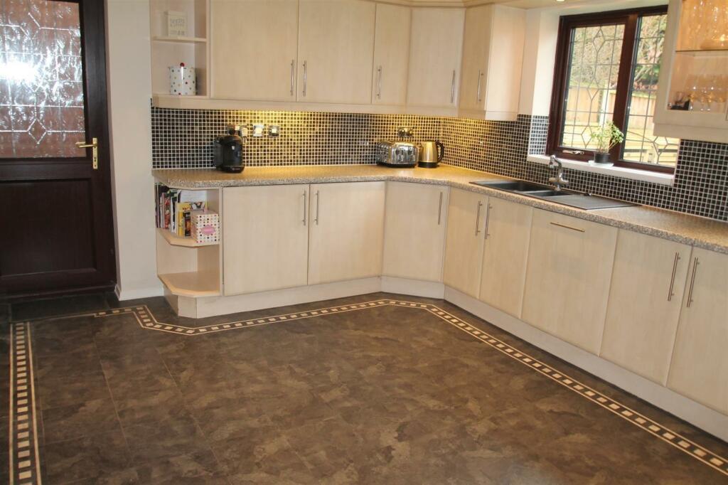 curlew kitchen 2.jpg