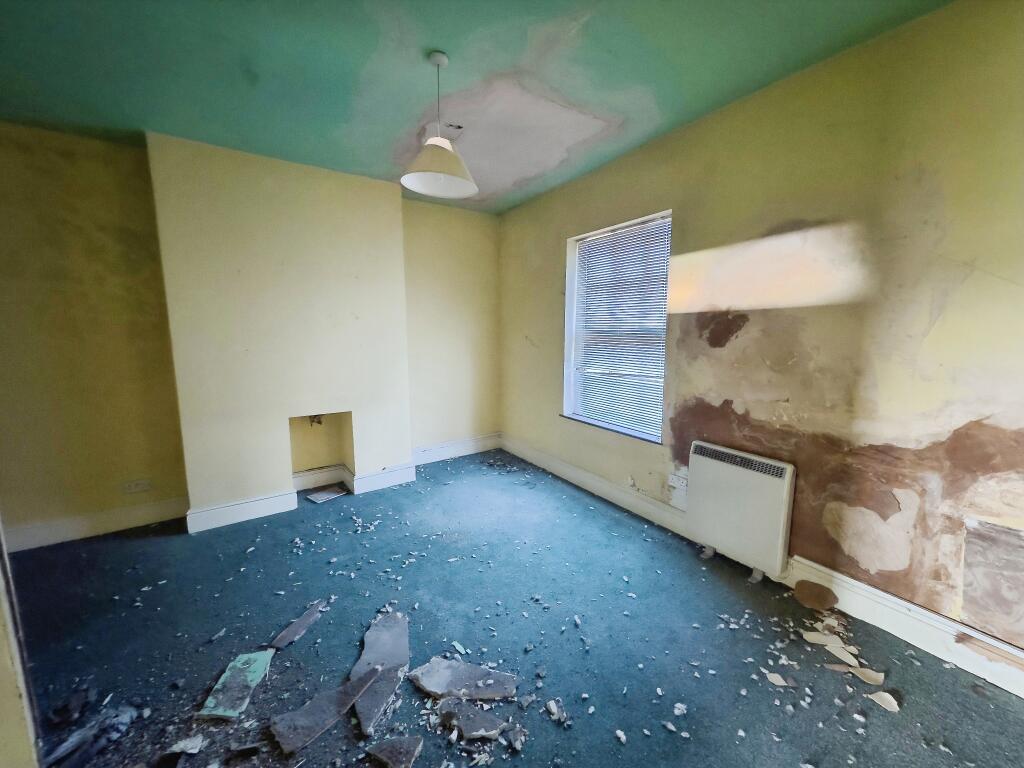 HIGH STREET RHYL10 T202509231723.jpg