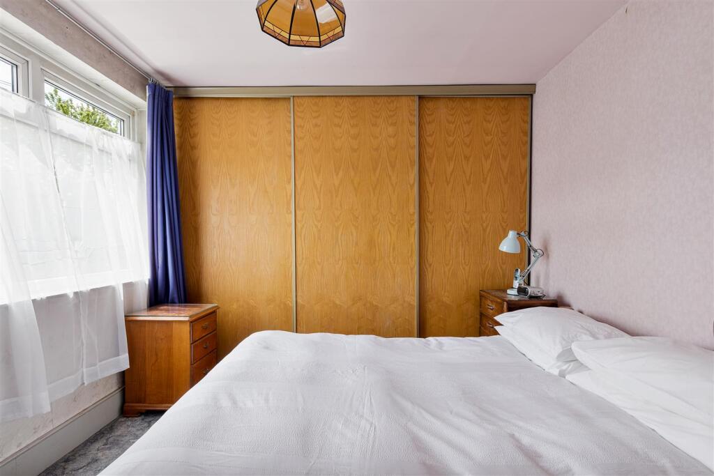 The Crescent, E17