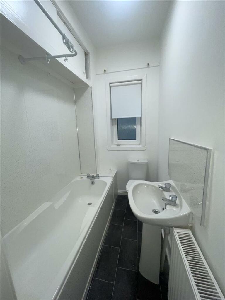 12 Burnbank Street Bathroom.jpeg