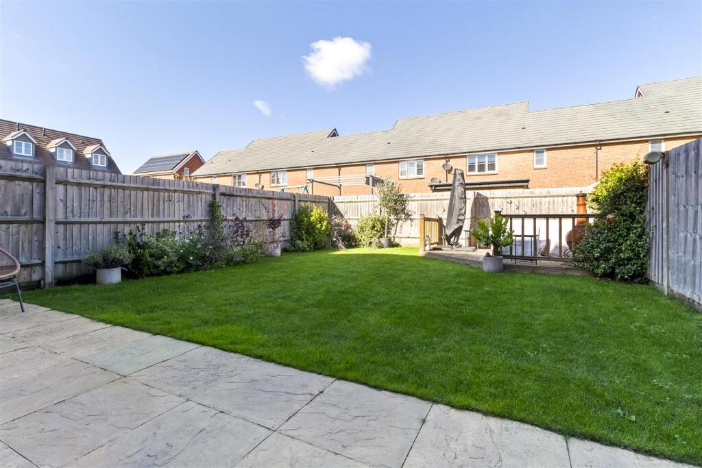 7 Acacia Avenue_016.JPG