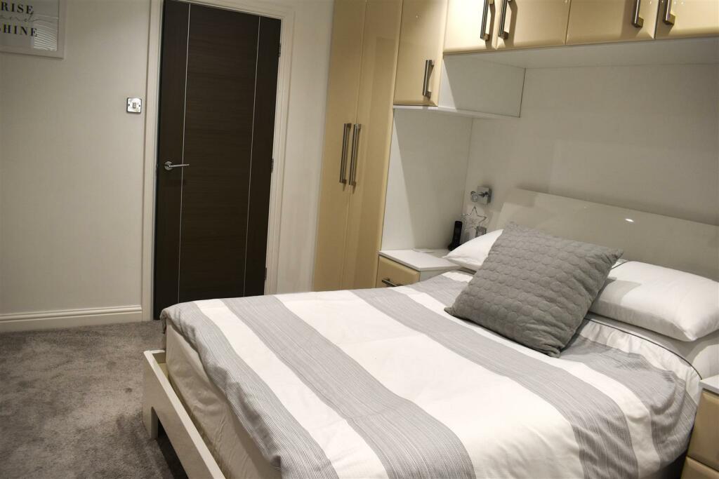 master bedroom 2.JPG