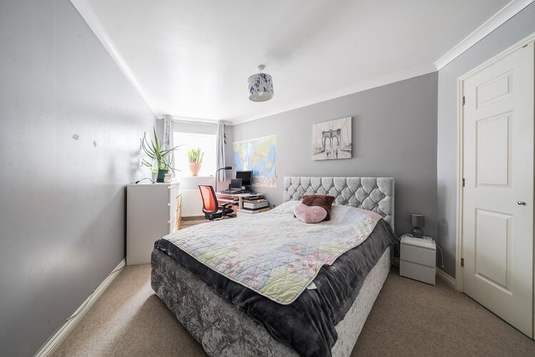 1295976 8 682c5050d450e ARW