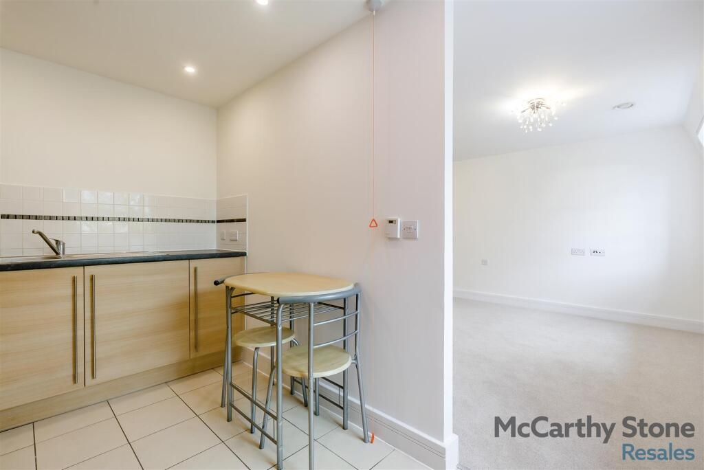 8671546-interior03.jpg