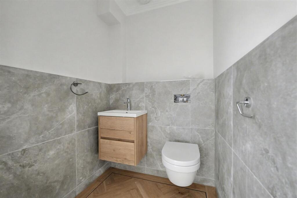 Ensuite 2.jpg