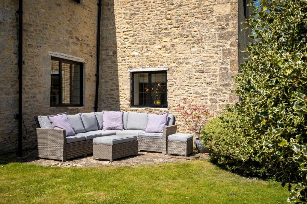 92 - Dowmans Farmhouse - GL53 9QY - Web.jpg