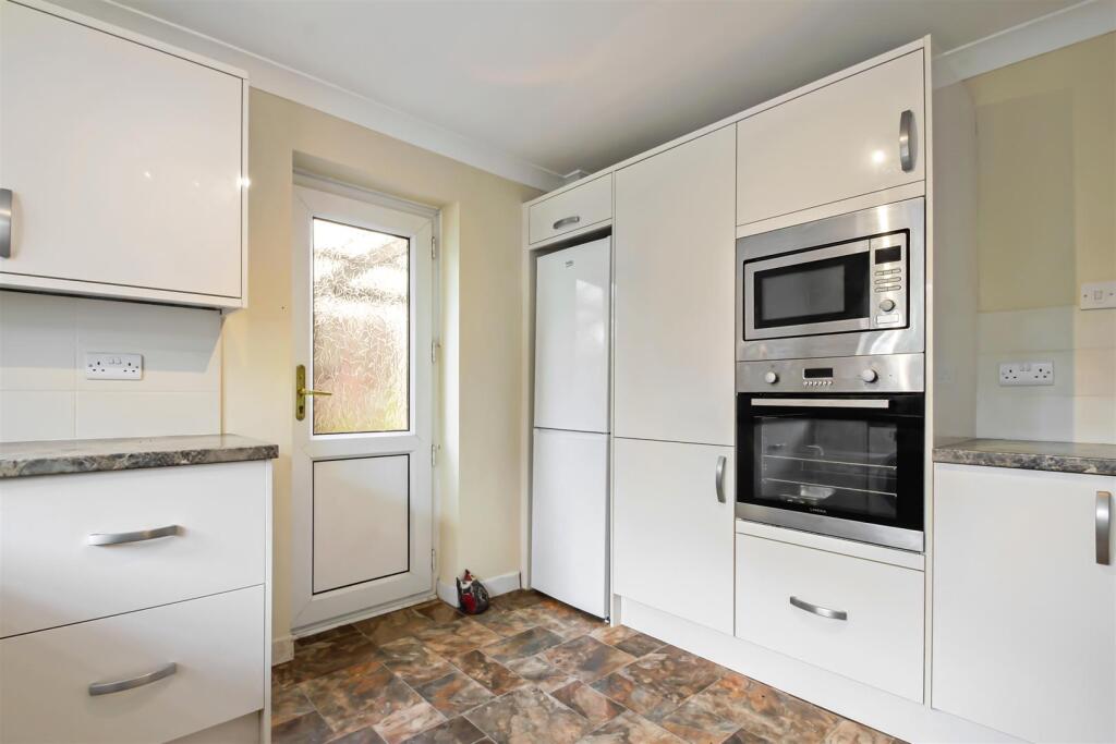 Oakcroft Gardens 96-014.jpg