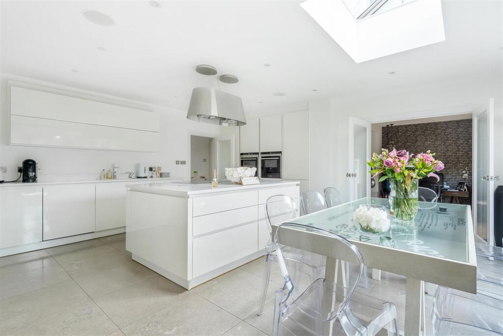 Kitchen / Breakfast Room