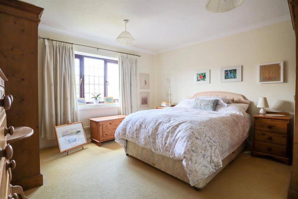 Bedroom 1.jpg
