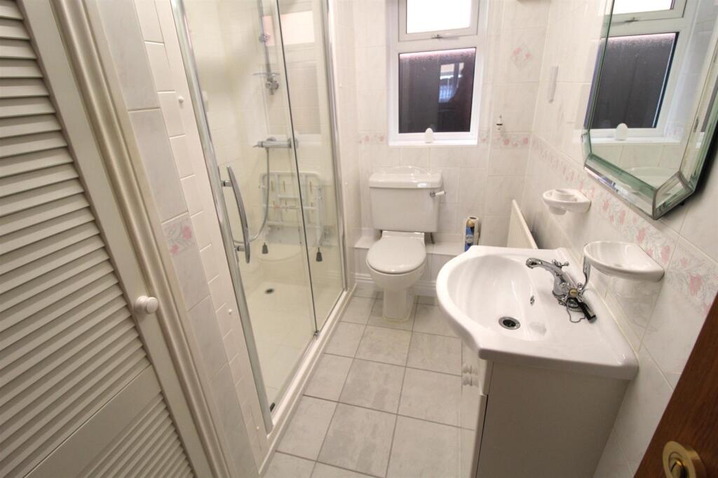 SHOWER ROOM