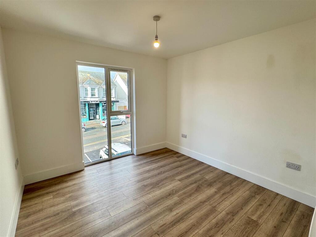 4 Tewyn Bedroom 1