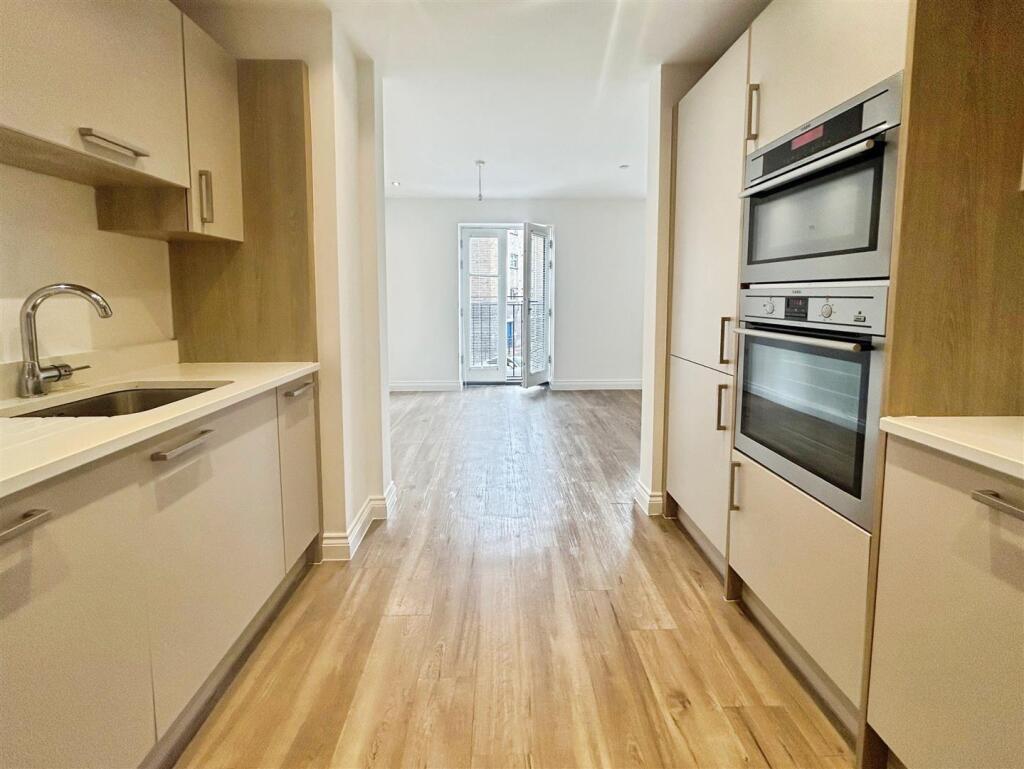 93da14c1--4811-AC08-3B2C3BAAA232-20746-00000F6D3E4