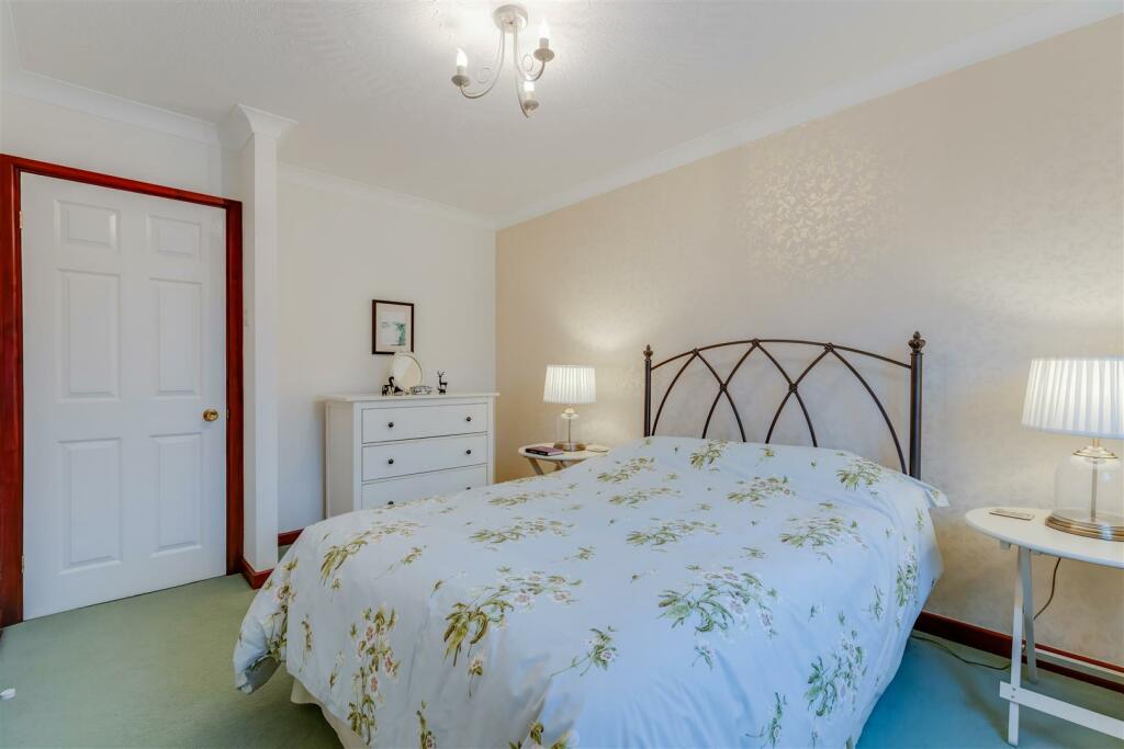 Bed2a.jpg