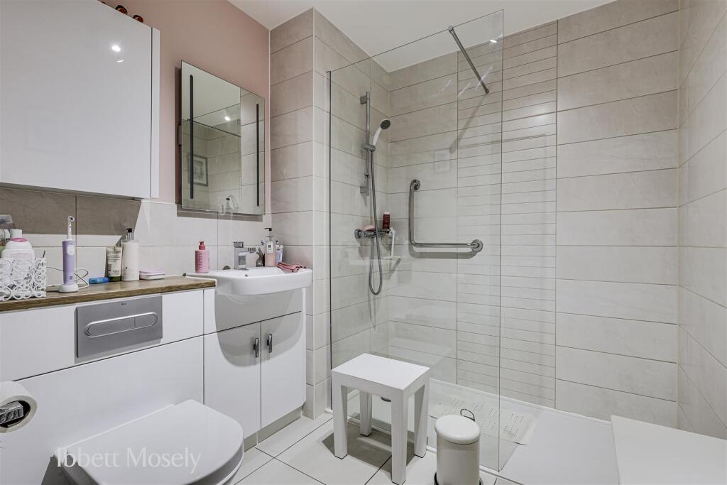15 Shower Room.JPG