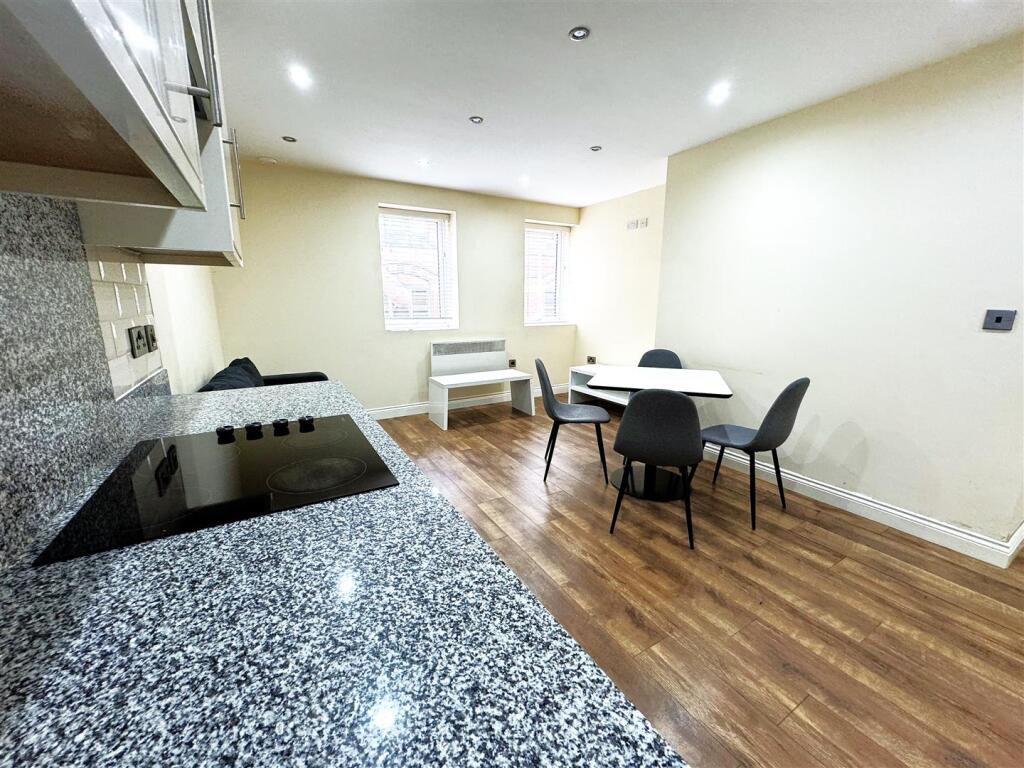 Living Room 3.jpg