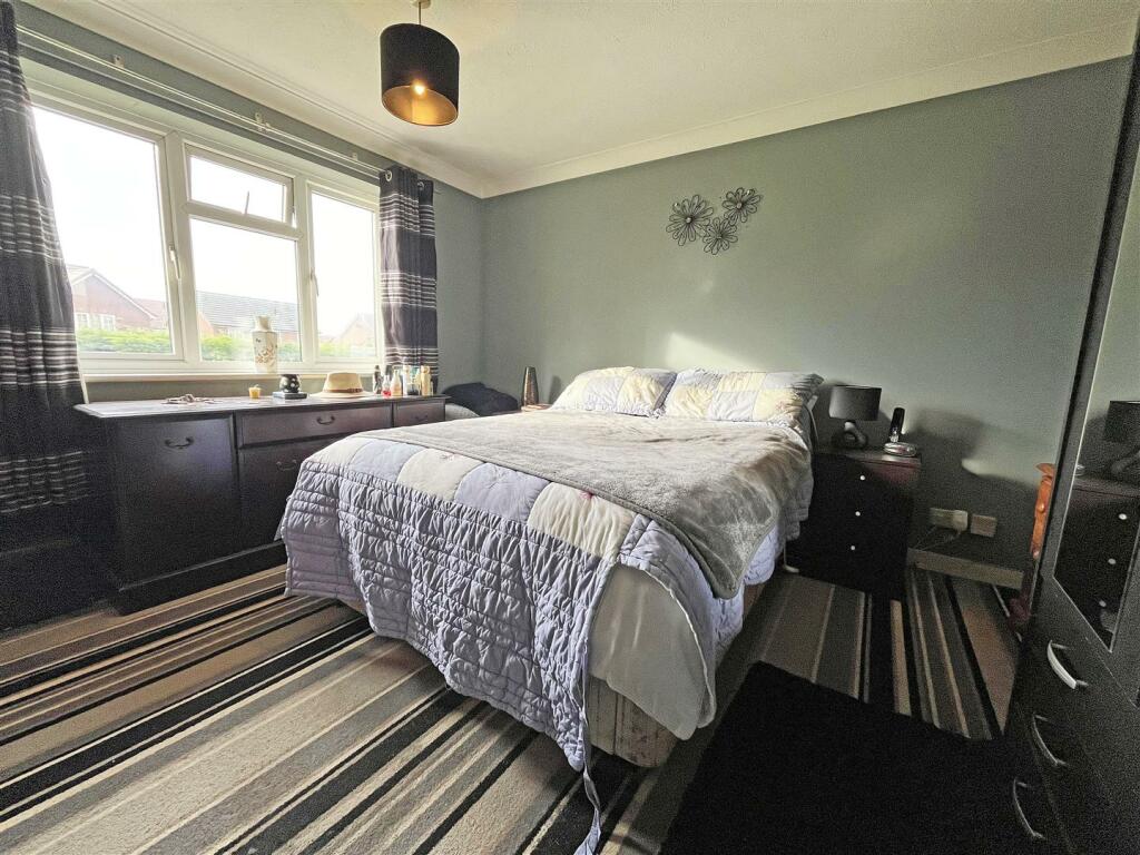 Bed 2.jpg