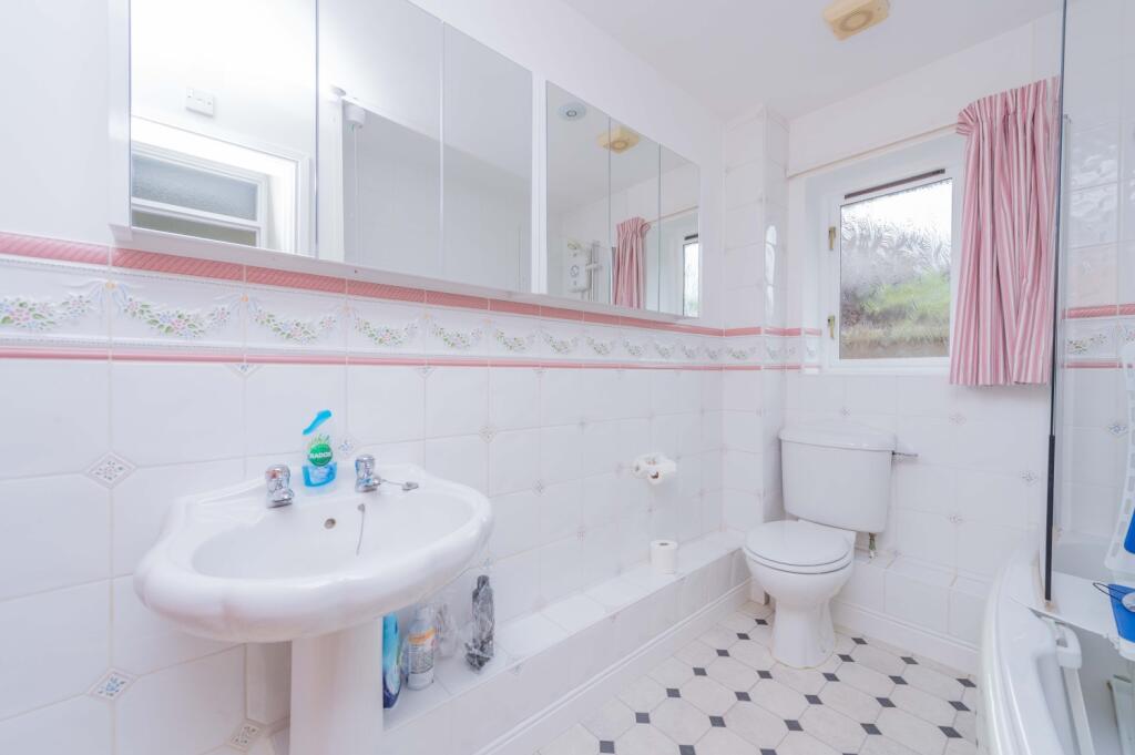 Family Bathroom EmilyDimelowEwemoveWhitchurchandNa