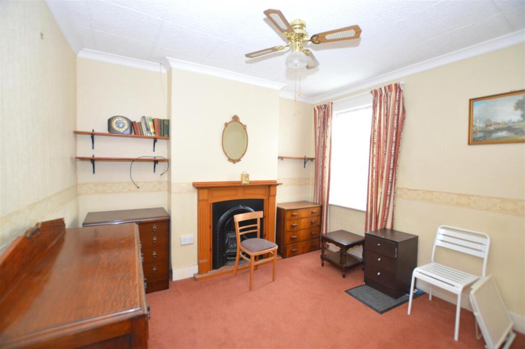 15 Maswell Park Crescent bed 2.JPG