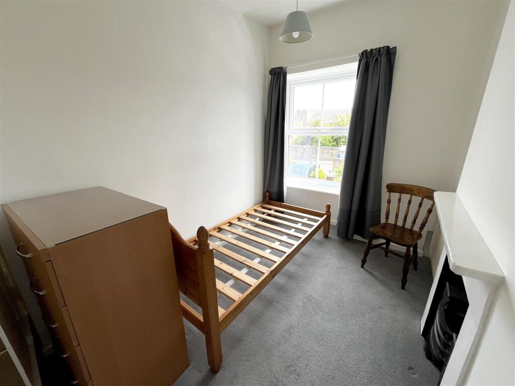 Bed2.JPG