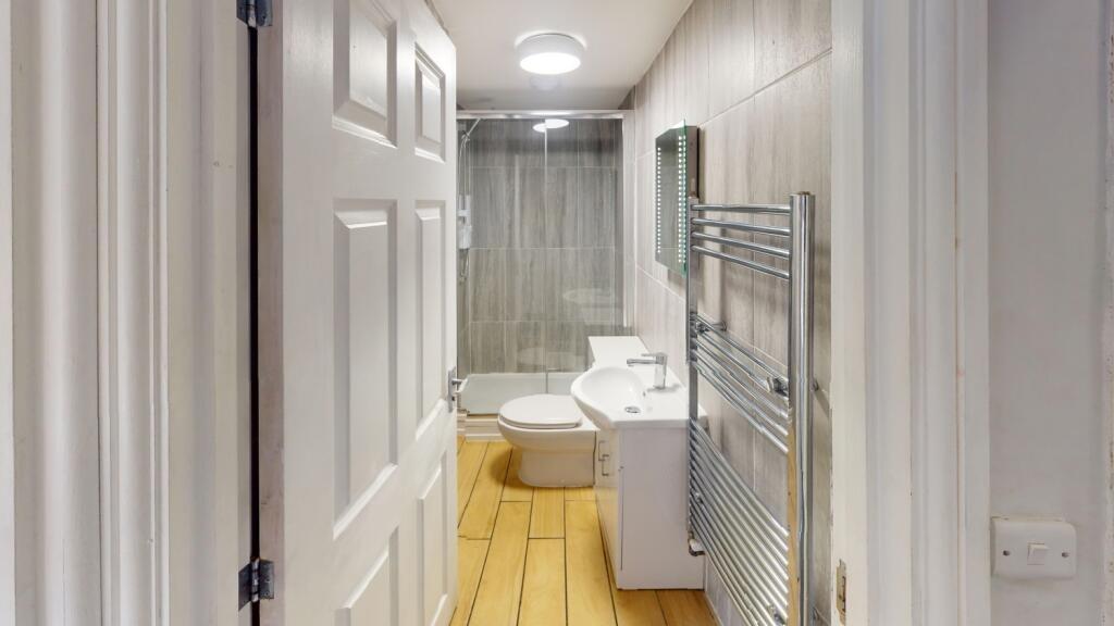 A modern and well-maintained bathroom suite fea...
