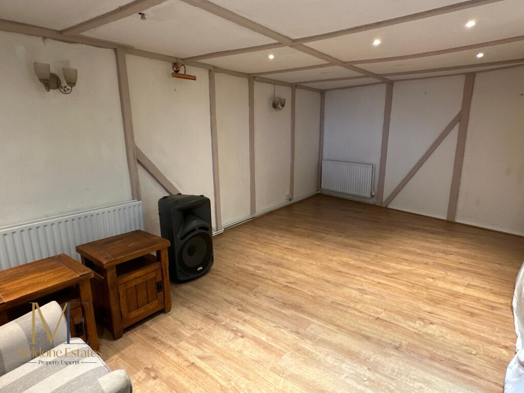 Reception room.JPG